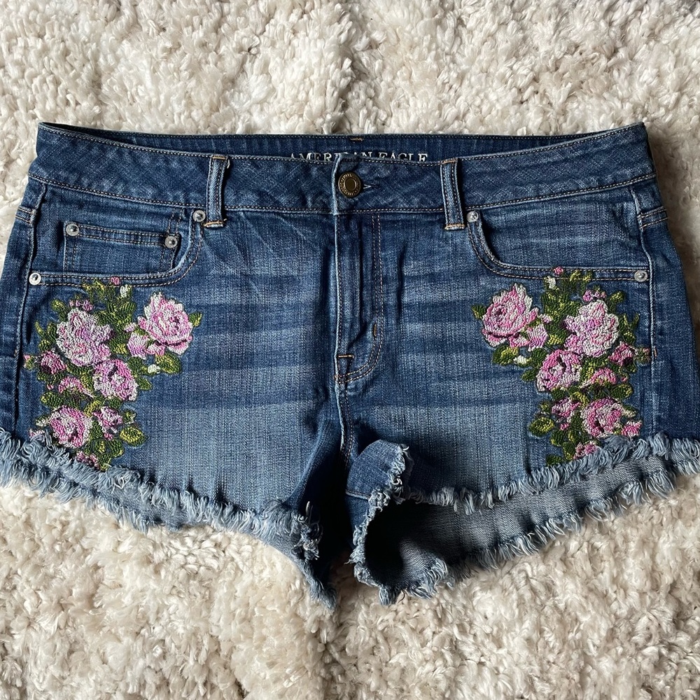 American Eagle Embroidered Floral Flower Blue Jean Denim Shorts Size 14
